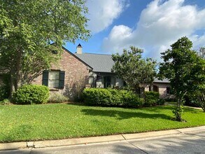 17951 Grand Cypress Creek Ave in Baton Rouge, LA - Building Photo - Building Photo