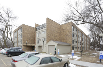 Boardwalk Senior Apartments in Wayzata, MN - Building Photo - Building Photo