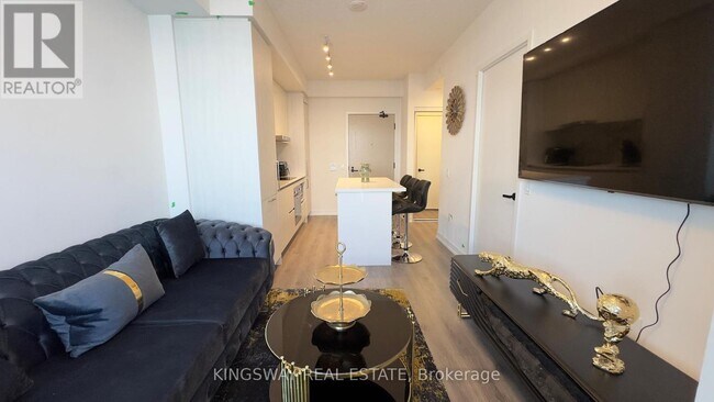 225 Commerce St in Vaughan, ON - Building Photo - Building Photo