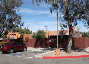 1630-1650 E Adelaide Dr in Tucson, AZ - Foto de edificio - Building Photo