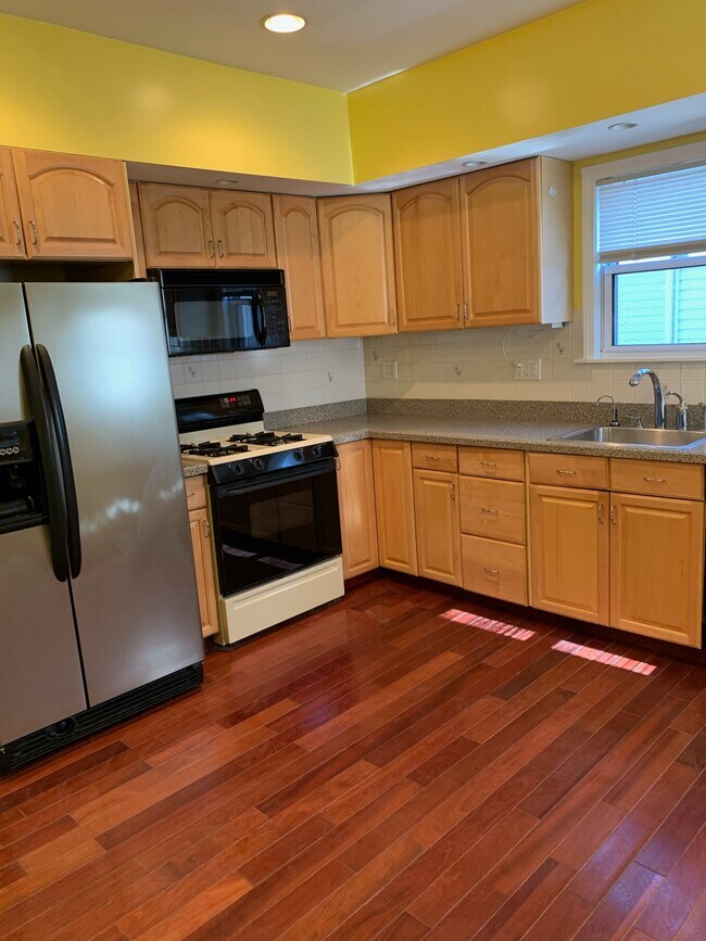 6 Eliot St, Unit #1 in Somerville, MA - Foto de edificio - Building Photo