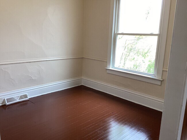 2445 N 37th St in Milwaukee, WI - Building Photo - Building Photo