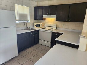 5312 S Swenson St in Las Vegas, NV - Building Photo - Building Photo