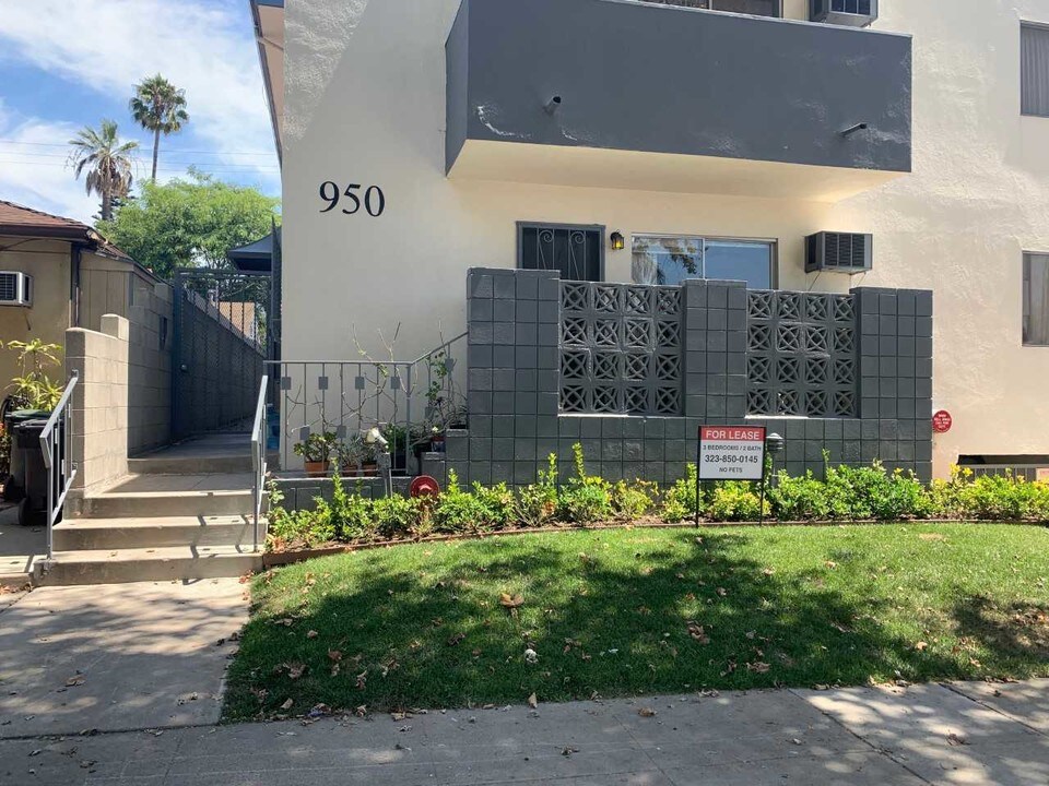 950 Havenhurst Dr in West Hollywood, CA - Building Photo