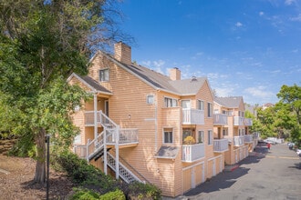 Village View Apartments in Vallejo, CA - Building Photo - Building Photo