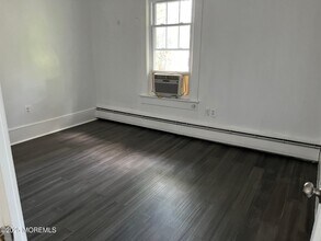 724 W Bay Ave in Barnegat Township, NJ - Building Photo - Building Photo