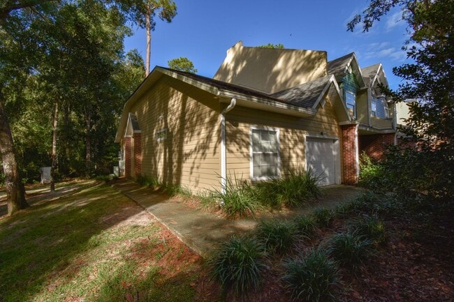 5039 NW 1st Pl in Gainesville, FL - Building Photo - Building Photo