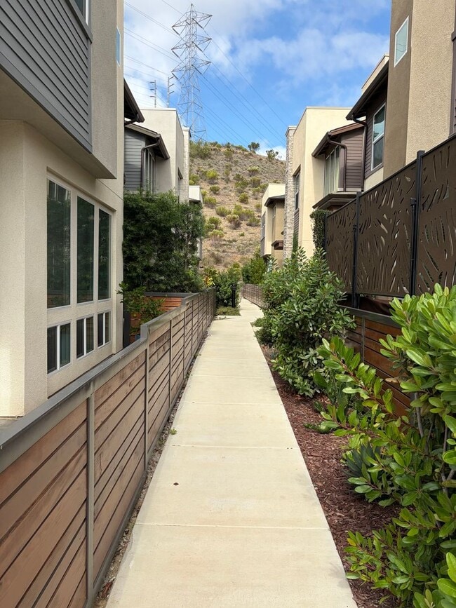 10881 McCan Ct in San Diego, CA - Building Photo - Building Photo