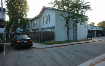 Colorado Park Apartments in Palo Alto, CA - Building Photo - Building Photo