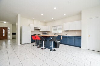 9641 Weldridge Dr in Sugar Land, TX - Building Photo - Building Photo