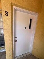 15605 SW 74th Cir Dr in Miami, FL - Building Photo