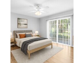 5543 Executive Dr in New Port Richey, FL - Building Photo - Building Photo