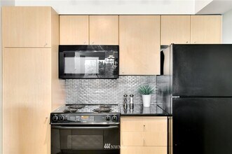 412 11th Ave, Unit 410 in Seattle, WA - Foto de edificio - Building Photo