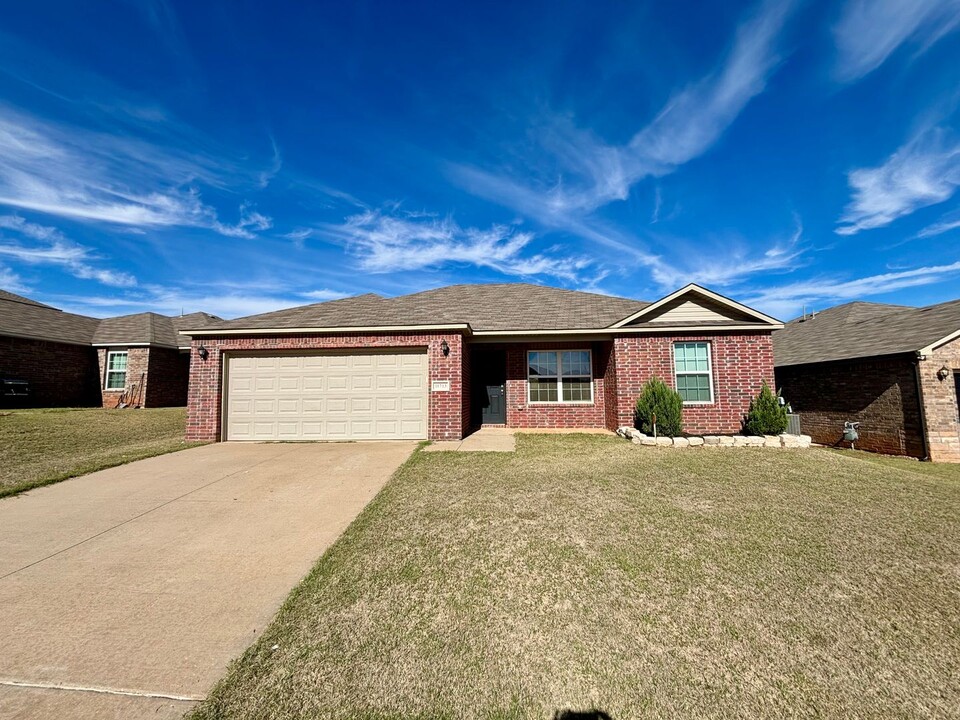 11713 NW 133rd St in Piedmont, OK - Foto de edificio