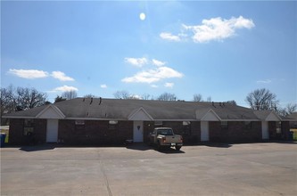 504 SE B St in Bentonville, AR - Building Photo - Building Photo