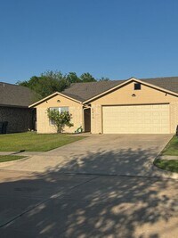 2416 SW 44th St in Lawton, OK - Foto de edificio - Building Photo