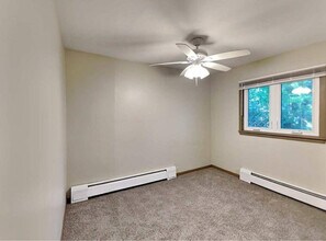 10904 Irwin Ave S in Bloomington, MN - Building Photo - Building Photo
