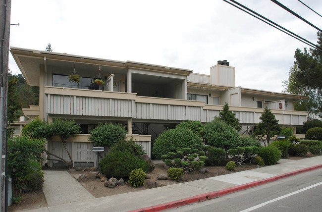 680 Moraga Rd in Moraga, CA - Foto de edificio - Building Photo