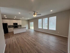 2988 N Nixon Ave in Springfield, MO - Building Photo - Building Photo