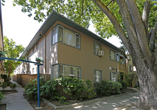 Marcia Manor in Sacramento, CA - Foto de edificio - Building Photo