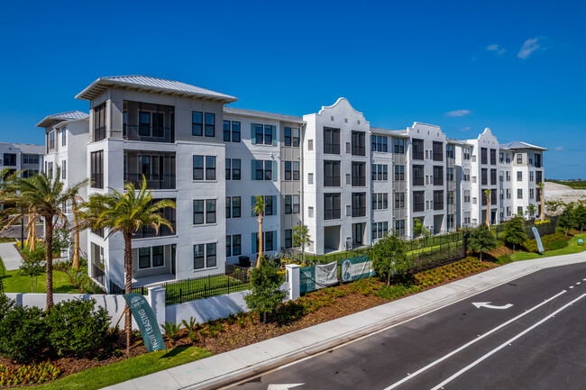 Cirrus at Aqua in Bradenton, FL - Foto de edificio - Building Photo