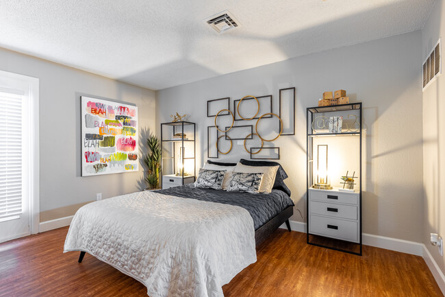 Aurora Flats in Lubbock, TX - Building Photo - Interior Photo