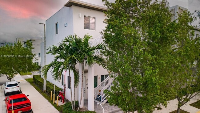 6401 NW 103rd Pl in Doral, FL - Building Photo - Building Photo