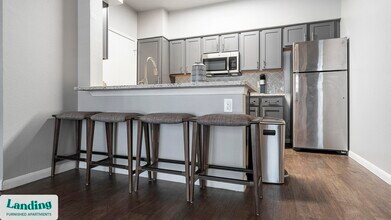 11022 Culebra Rd in San Antonio, TX - Foto de edificio - Building Photo