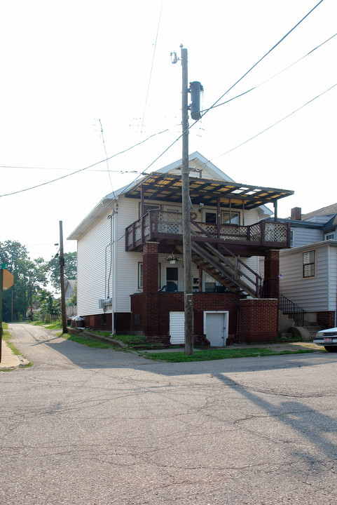 606 Brown Ave NW in Canton, OH - Building Photo