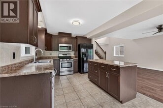 47 Plum Tree Ln in Grimsby, ON - Building Photo - Building Photo