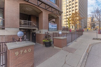 Park Plaza in Edmonton, AB - Building Photo - Building Photo