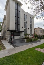 212 S Arnaz Dr in Beverly Hills, CA - Building Photo - Building Photo