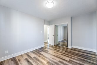200 Roehampton Ave in Toronto, ON - Building Photo - Interior Photo