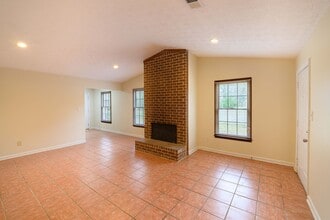 8081 Magnolia Dr in Jonesboro, GA - Building Photo - Building Photo