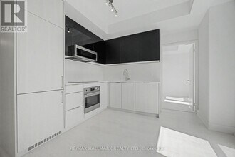 308 Jarvis St in Toronto, ON - Building Photo - Building Photo