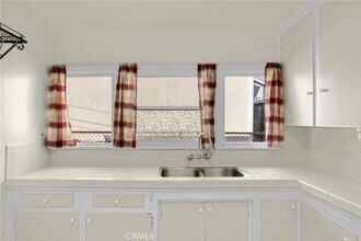 959 W 17th St, Unit B in Los Angeles, CA - Building Photo - Building Photo