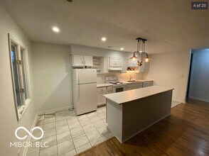 1117 Canterbury Ct in Indianapolis, IN - Building Photo - Building Photo