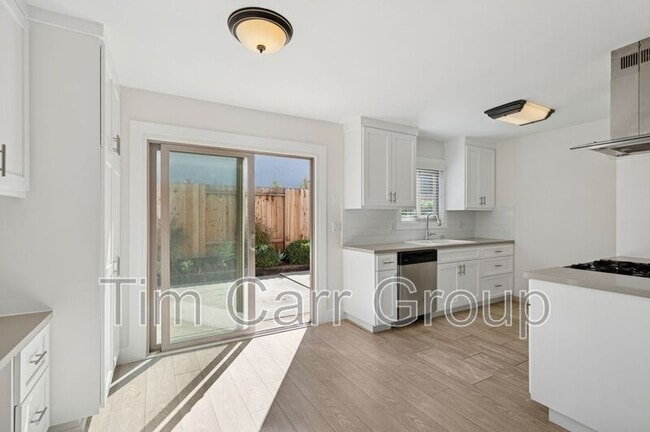 2048 Garden Ln in Costa Mesa, CA - Building Photo - Building Photo