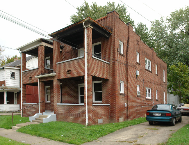 826 Indiana Ave in Charleston, WV - Building Photo - Building Photo