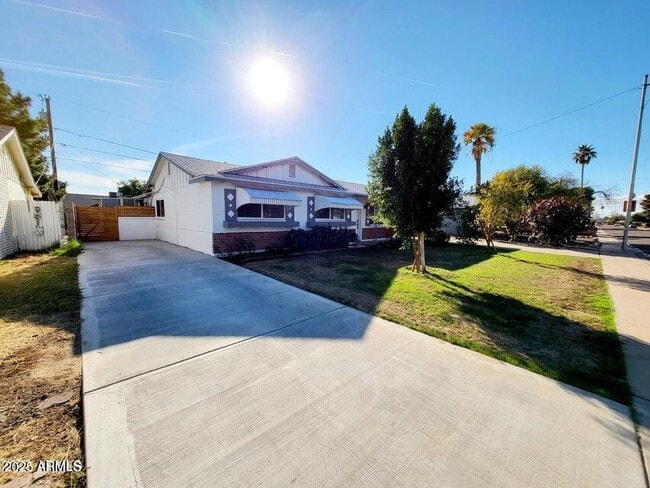 property at 3039 W Bloomfield Rd