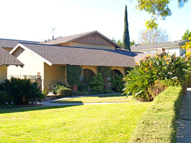 2262 W Loma Verde Dr Apartments