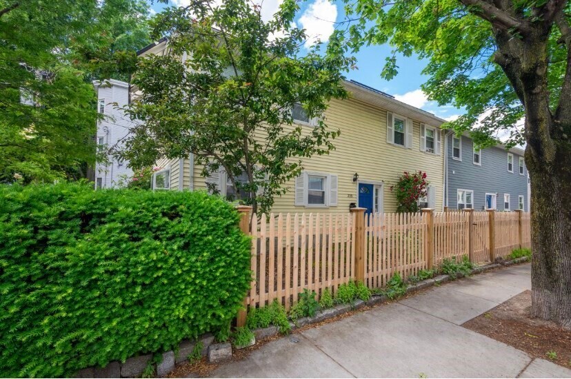 235 Cardinal Medeiros Ave in Cambridge, MA - Building Photo