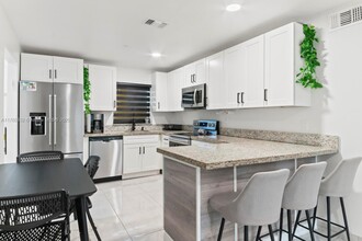 2320 SW 18th Terrace in Fort Lauderdale, FL - Building Photo - Building Photo