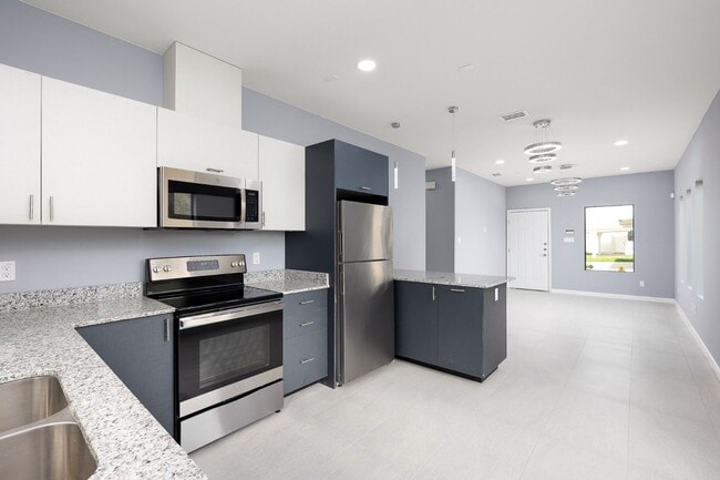 810 S Michigan St