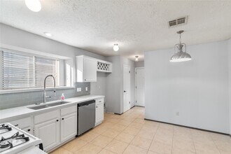 934 Holly Hall Dr in Richmond, TX - Building Photo - Building Photo