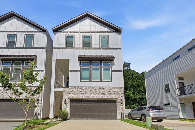 property at 5305 Donovan Gdns Ln