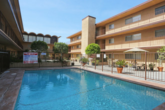 Cliff Terrace in Pasadena, CA - Foto de edificio - Building Photo