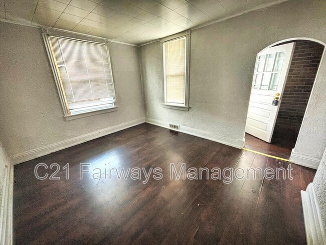 215 N 4th St in Clairton, PA - Building Photo - Building Photo