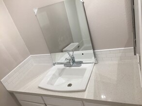 18530 Hatteras St, Unit 339 in Tarzana, CA - Foto de edificio - Building Photo