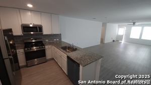 10183 Asta Trl in San Antonio, TX - Building Photo - Building Photo